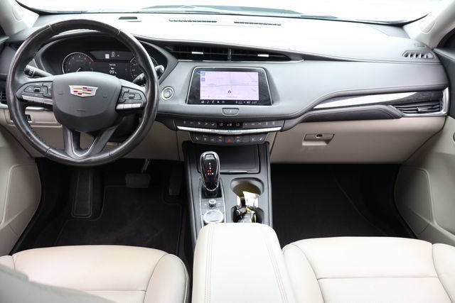 Used 2022 Cadillac XT4 Premium Luxury w/ Enhanced Visibility Package FWD image 17
