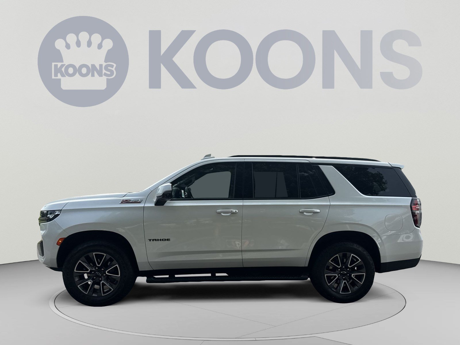 Used 2022 Chevrolet Tahoe Z71 w/ Luxury Package AWD/4WD image 2