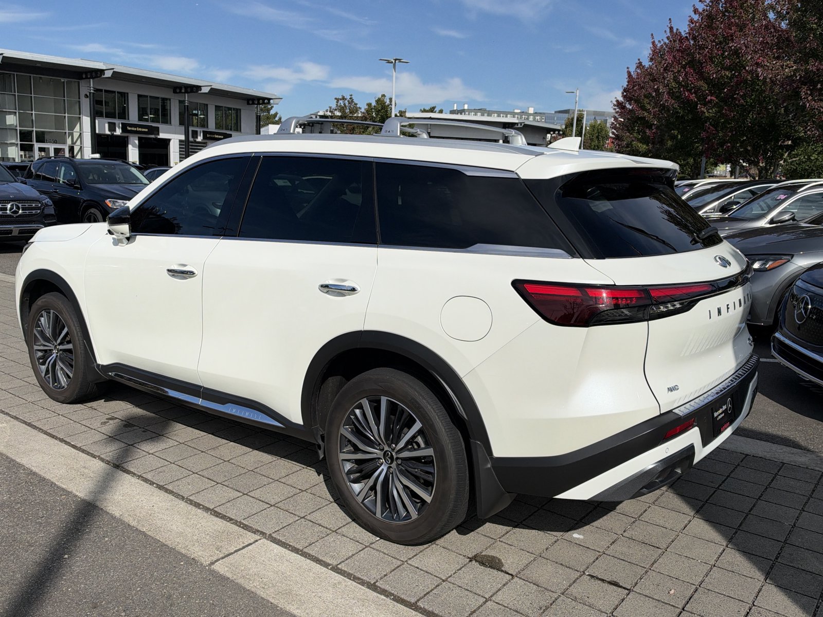 Used 2023 INFINITI QX60 Sensory w/ Vision Package AWD/4WD image 7