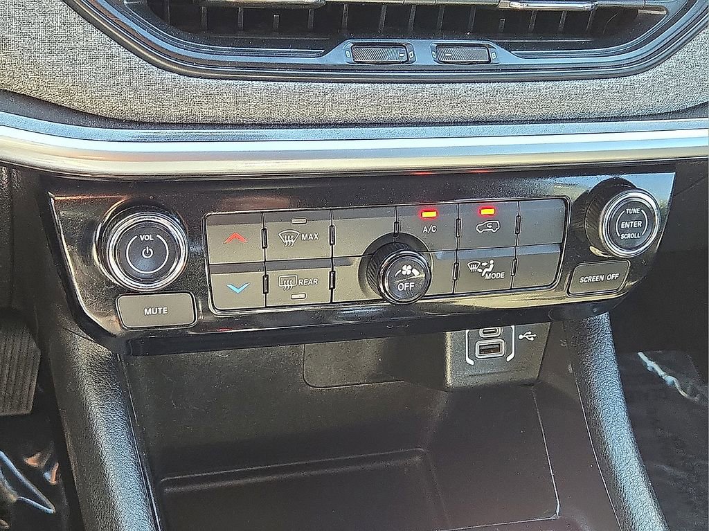 Used 2024 Jeep Compass Sport image 29