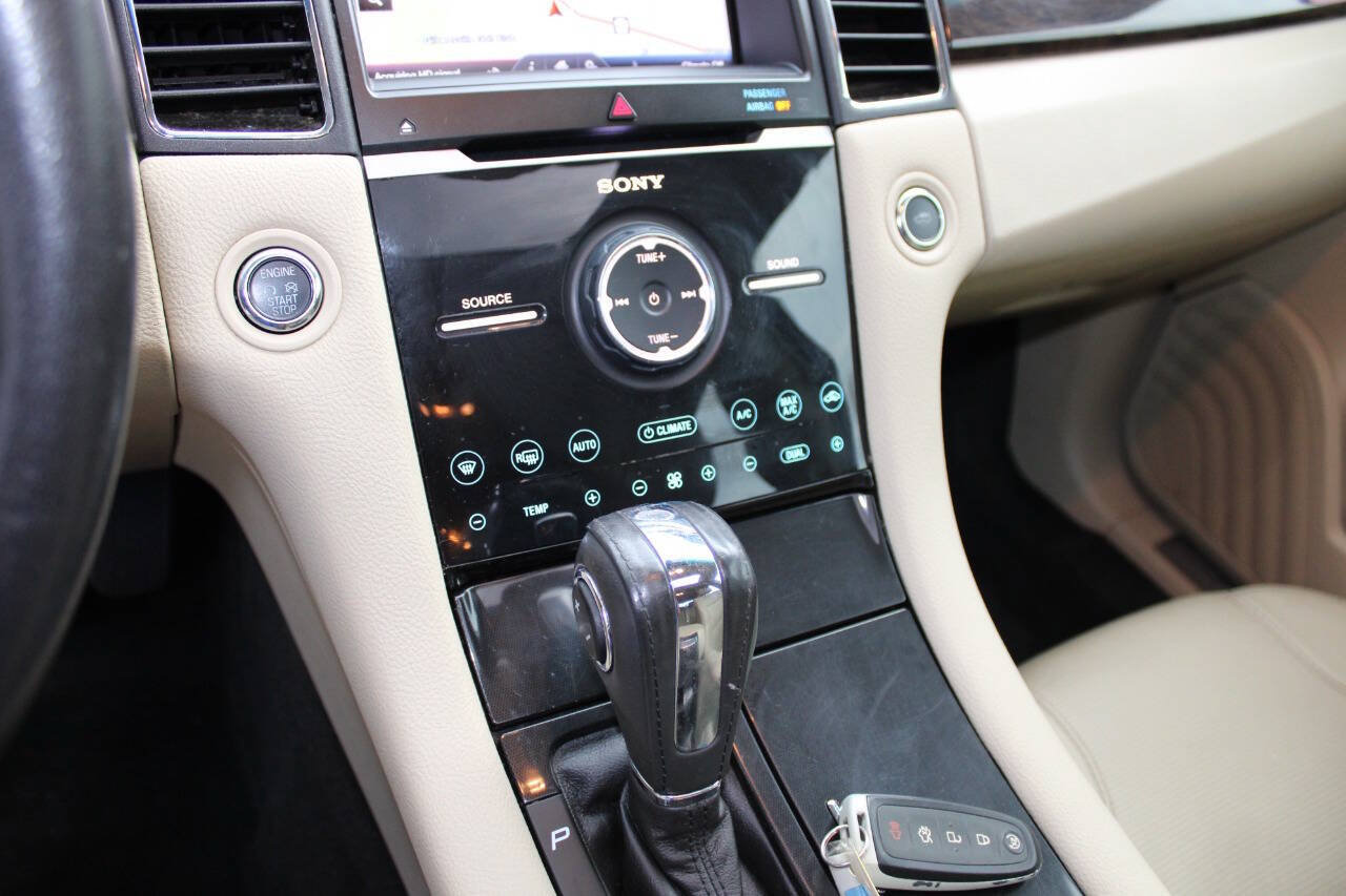 Used 2013 Ford Taurus Limited FWD image 18