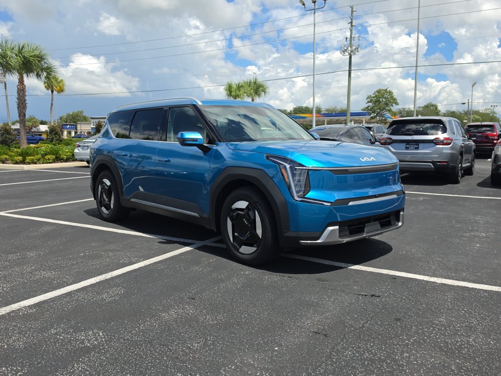 New 2026 Kia EV9 Wind AWD/4WD image 2