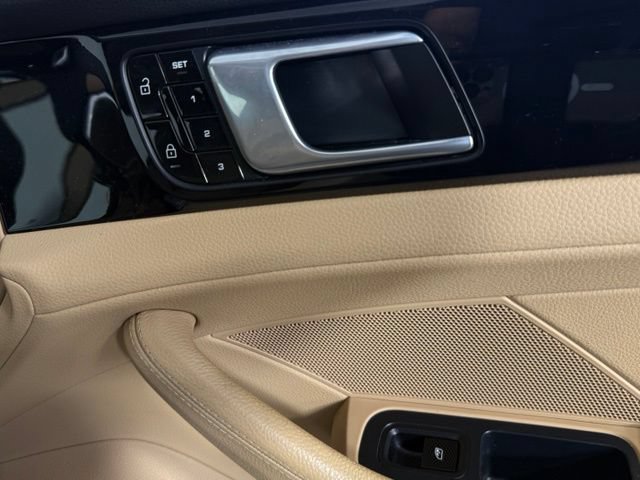 Used 2021 Porsche Panamera RWD image 33