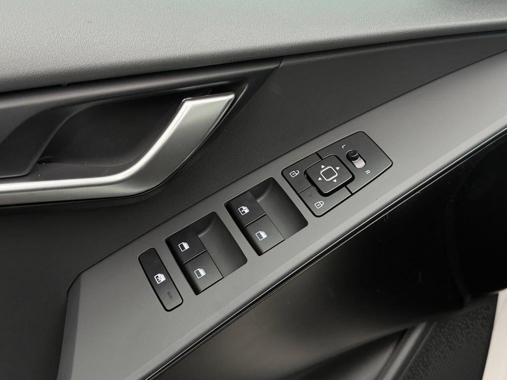 New 2026 Kia Niro LX FWD image 13