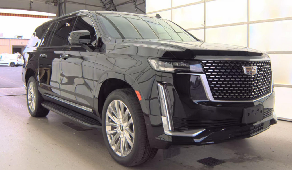 Used 2023 Cadillac Escalade ESV Premium Luxury AWD/4WD image 2