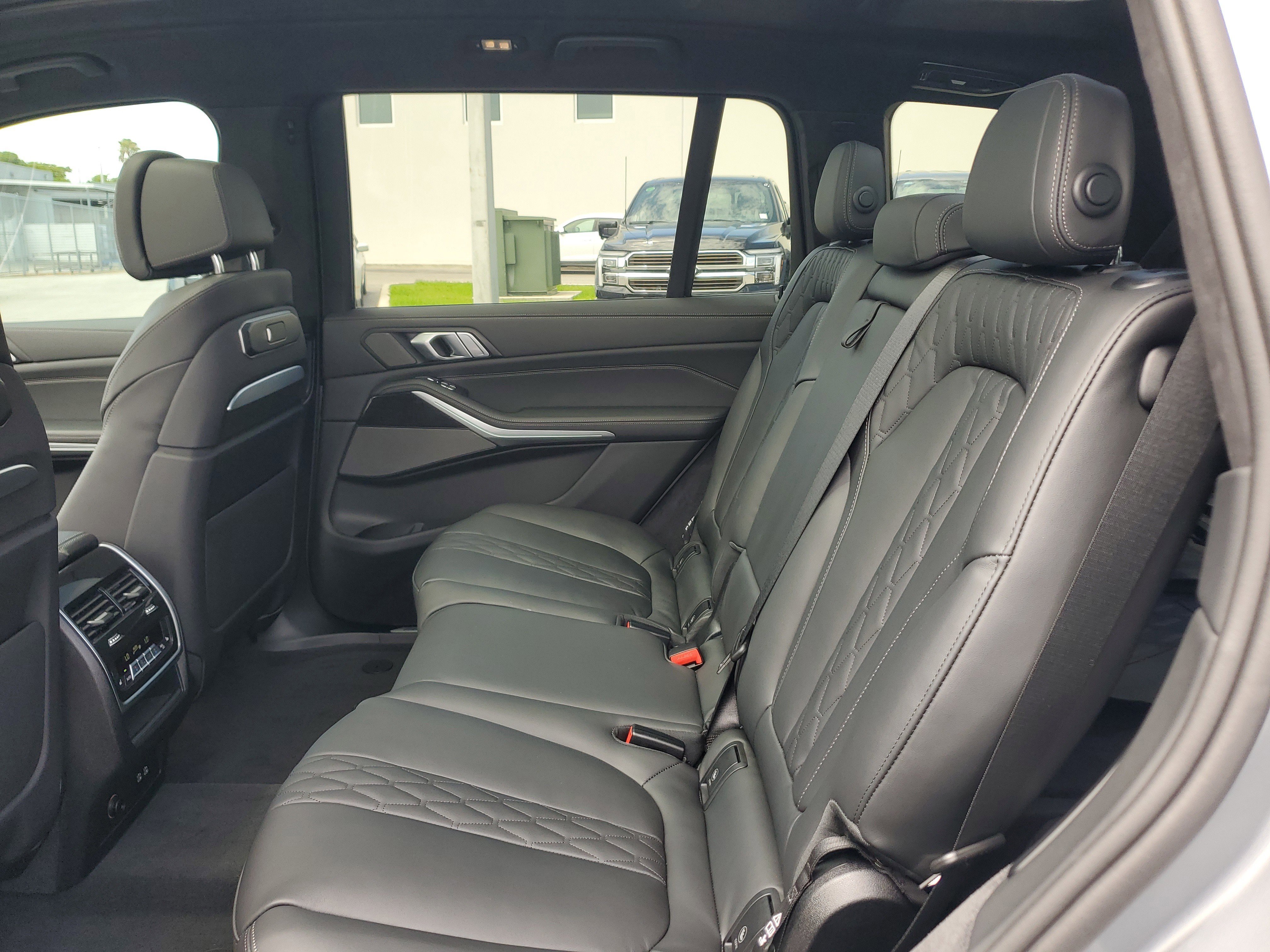 Used 2025 BMW X7 M60i w/ Executive Package image 15