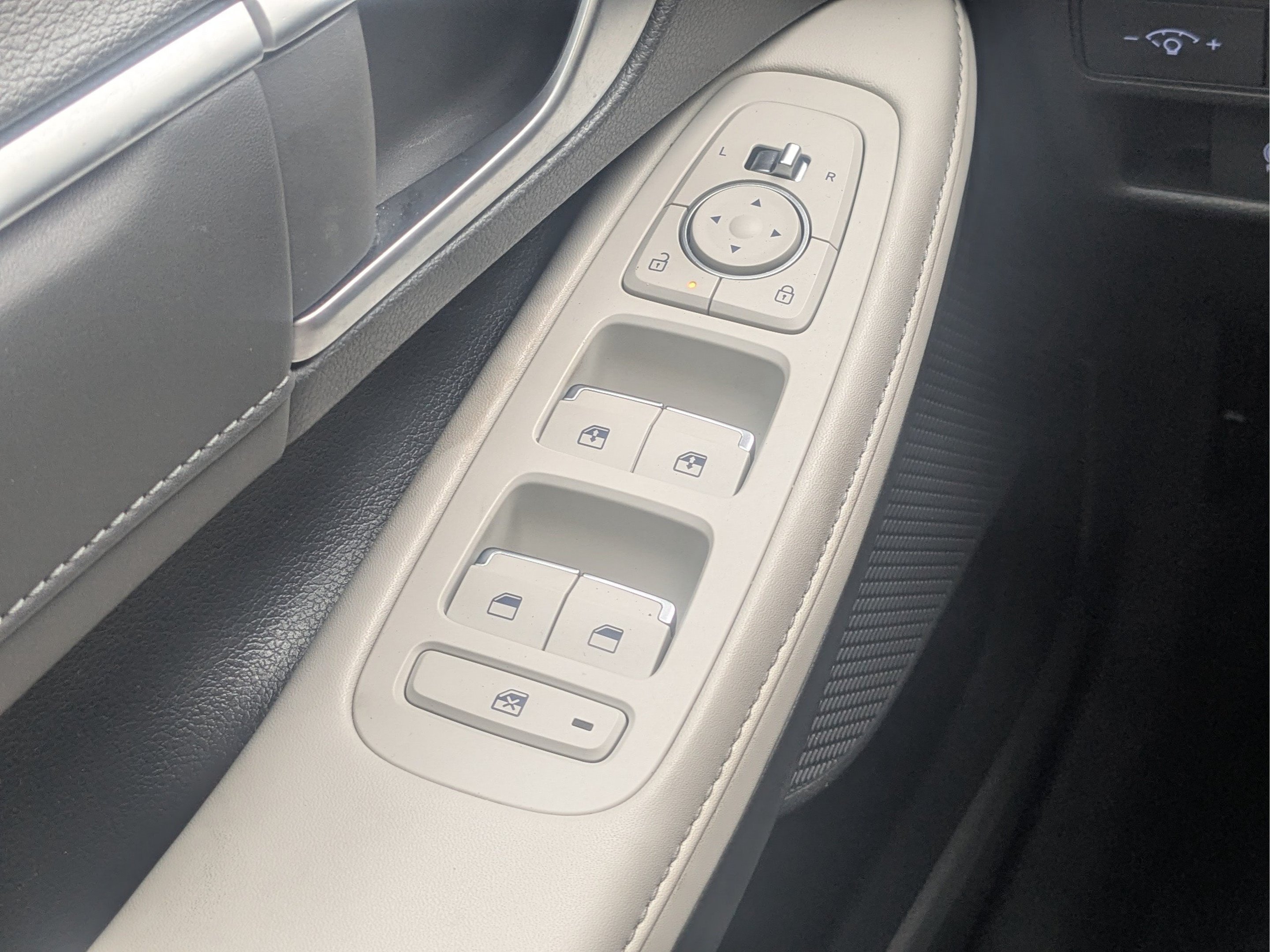 Used 2024 Hyundai Sonata Limited FWD image 27