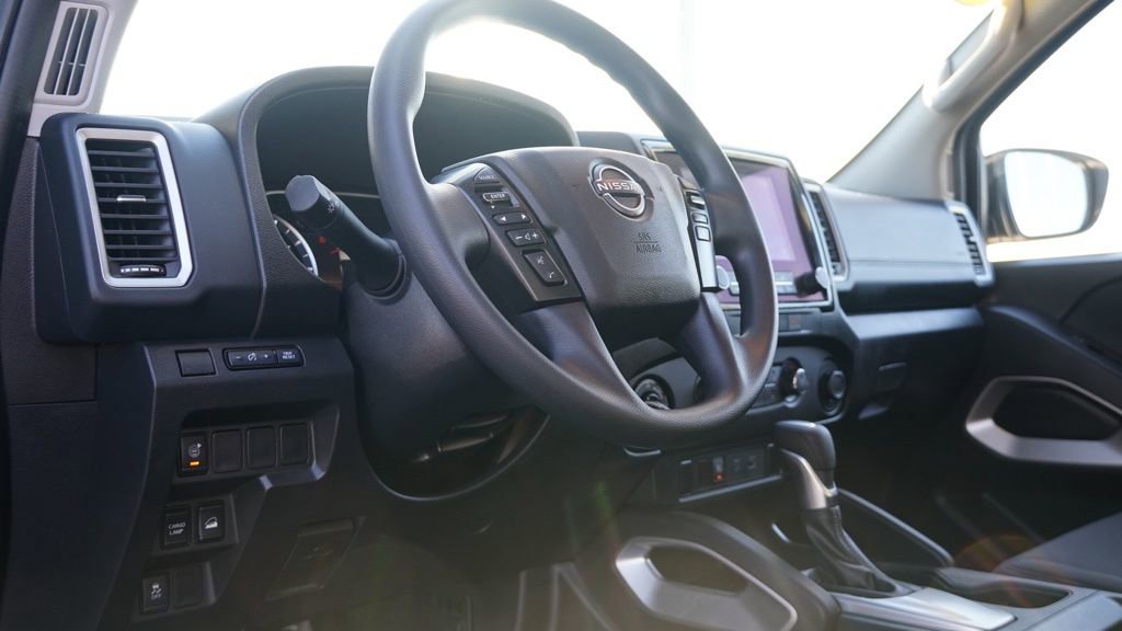 Used 2024 Nissan Frontier SV w/ Technology Package image 12