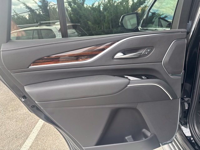 Used 2023 Cadillac Escalade Premium Luxury AWD/4WD image 12