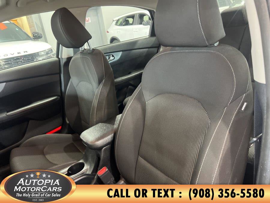 Used 2020 Kia Forte LXS FWD image 11