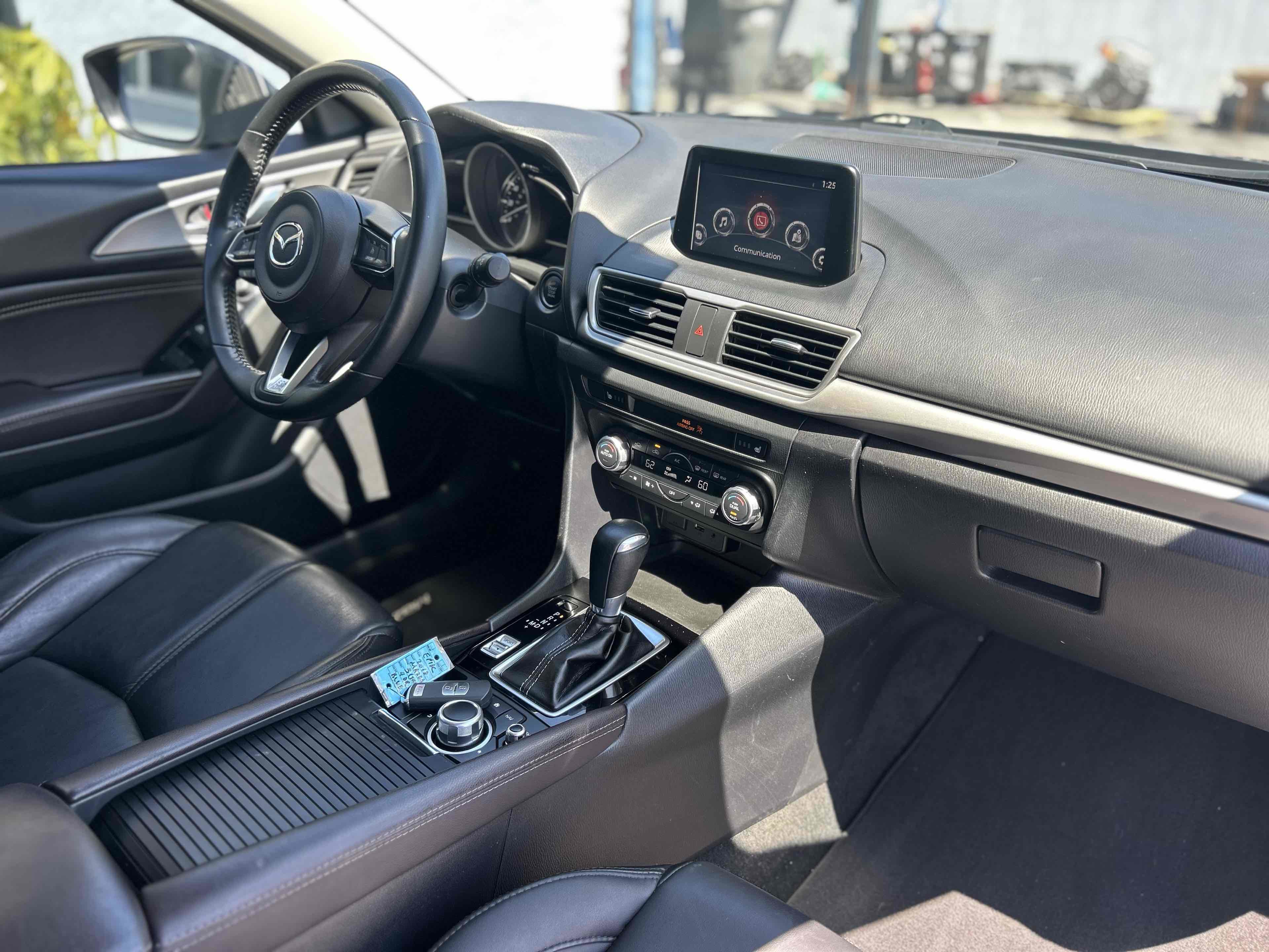 Used 2018 MAZDA MAZDA3 Touring image 10