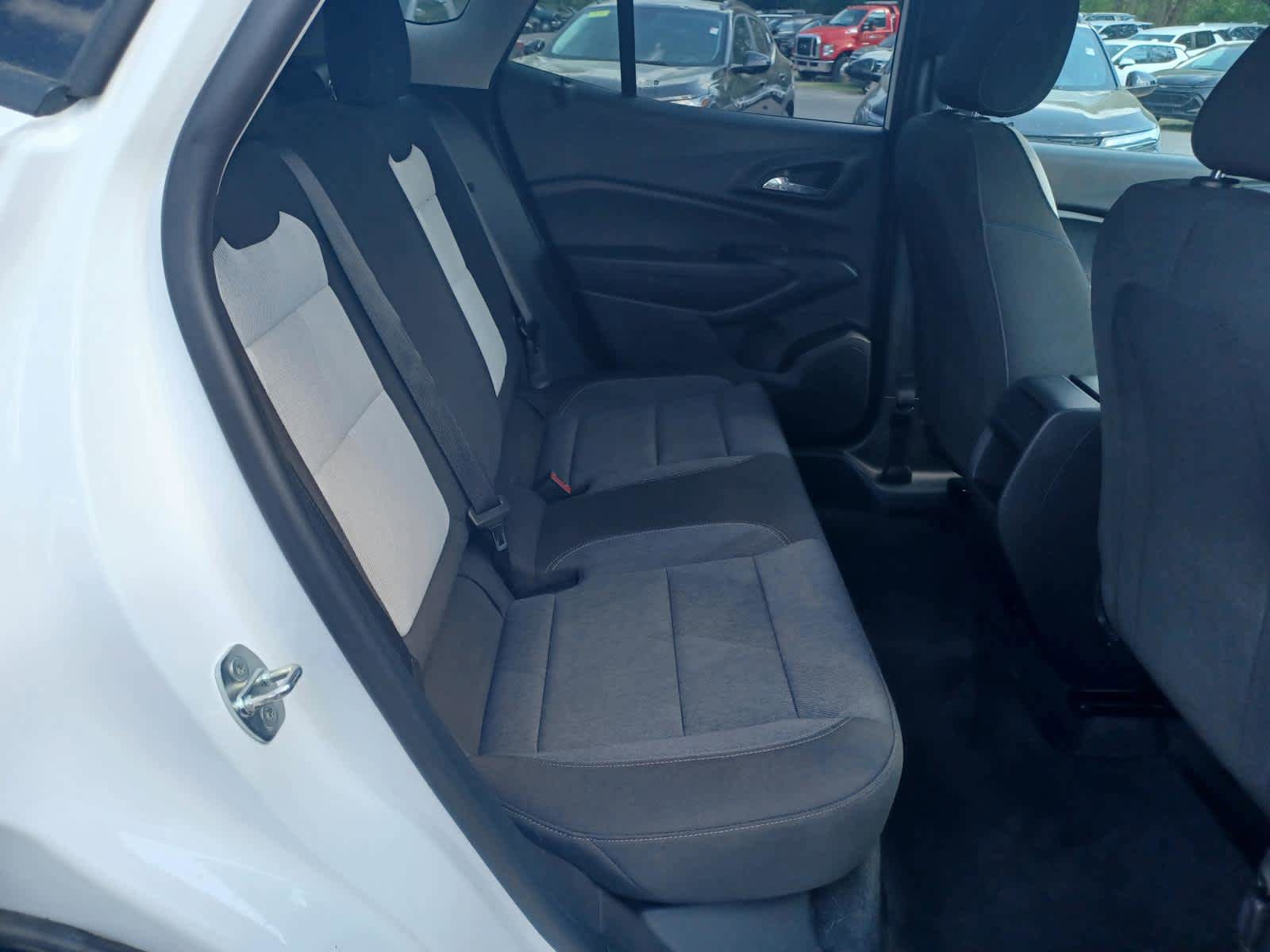 Used 2024 Chevrolet Trax LS w/ LS Convenience Package FWD image 18
