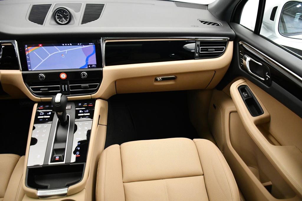 Certified 2025 Porsche Macan Turbo image 24