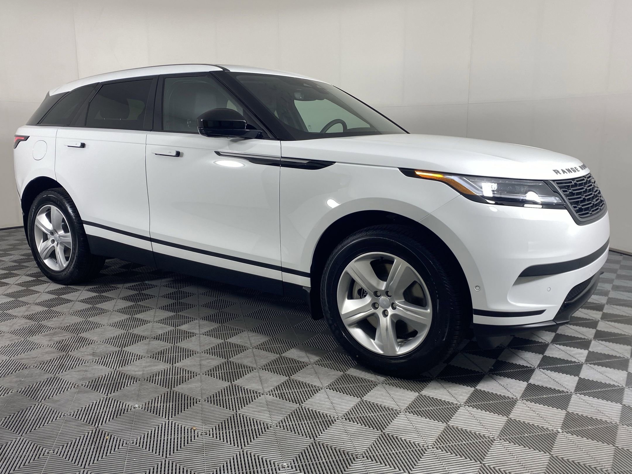 Used 2026 Land Rover Range Rover Velar S image 5