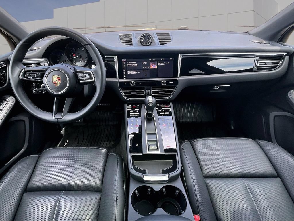 Certified 2025 Porsche Macan AWD/4WD image 14