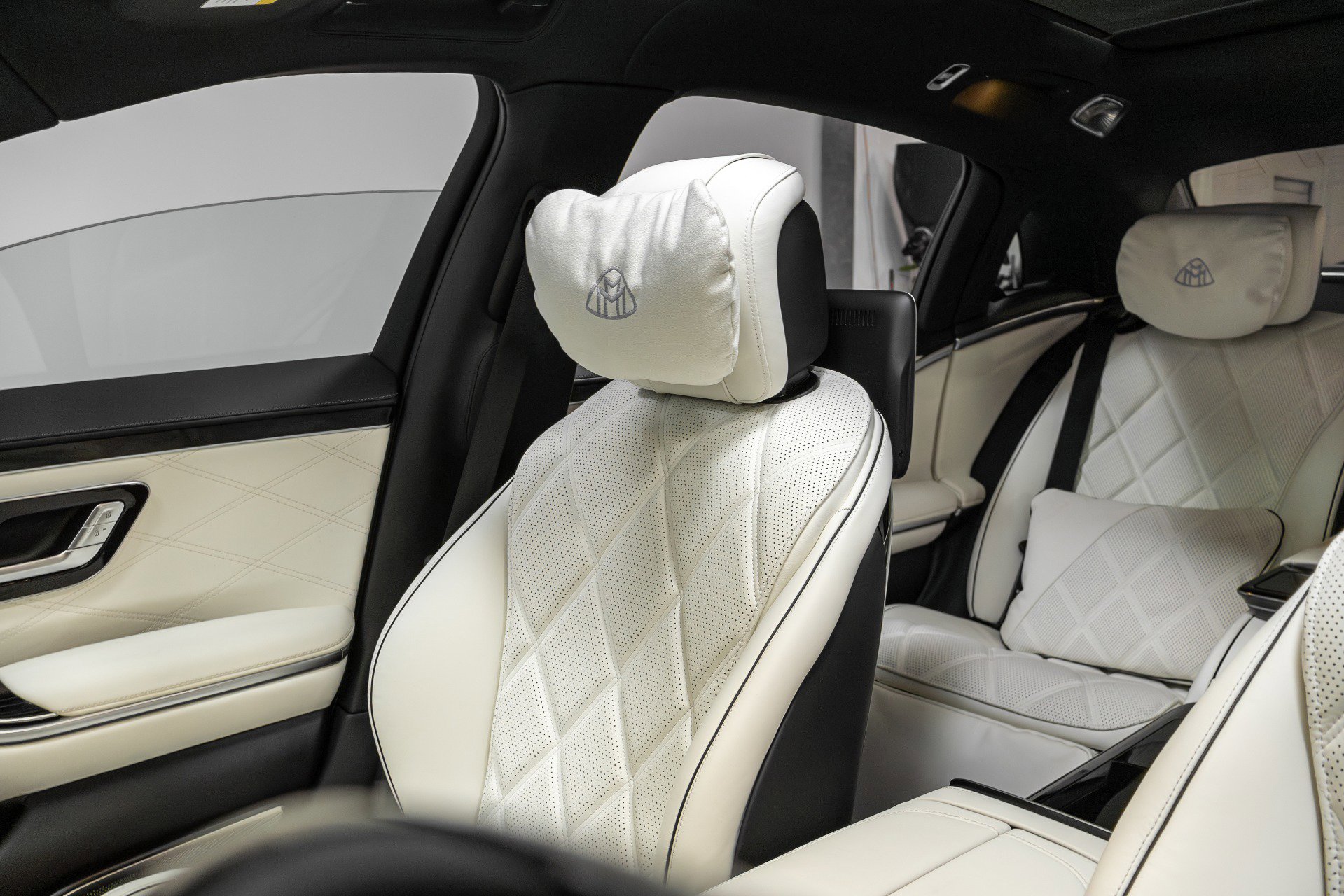 Used 2024 Mercedes-Benz Maybach S 680 4MATIC image 12