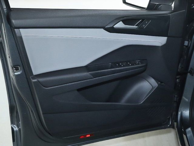 Used 2022 Volkswagen Taos SEL image 16
