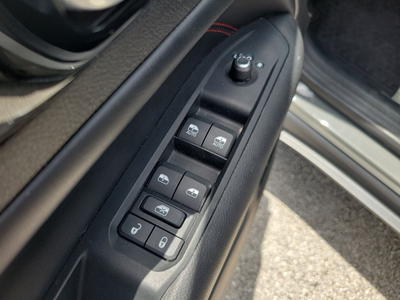 Used 2022 Jeep Compass Trailhawk w/ Trailhawk Convenience Group AWD/4WD image 14