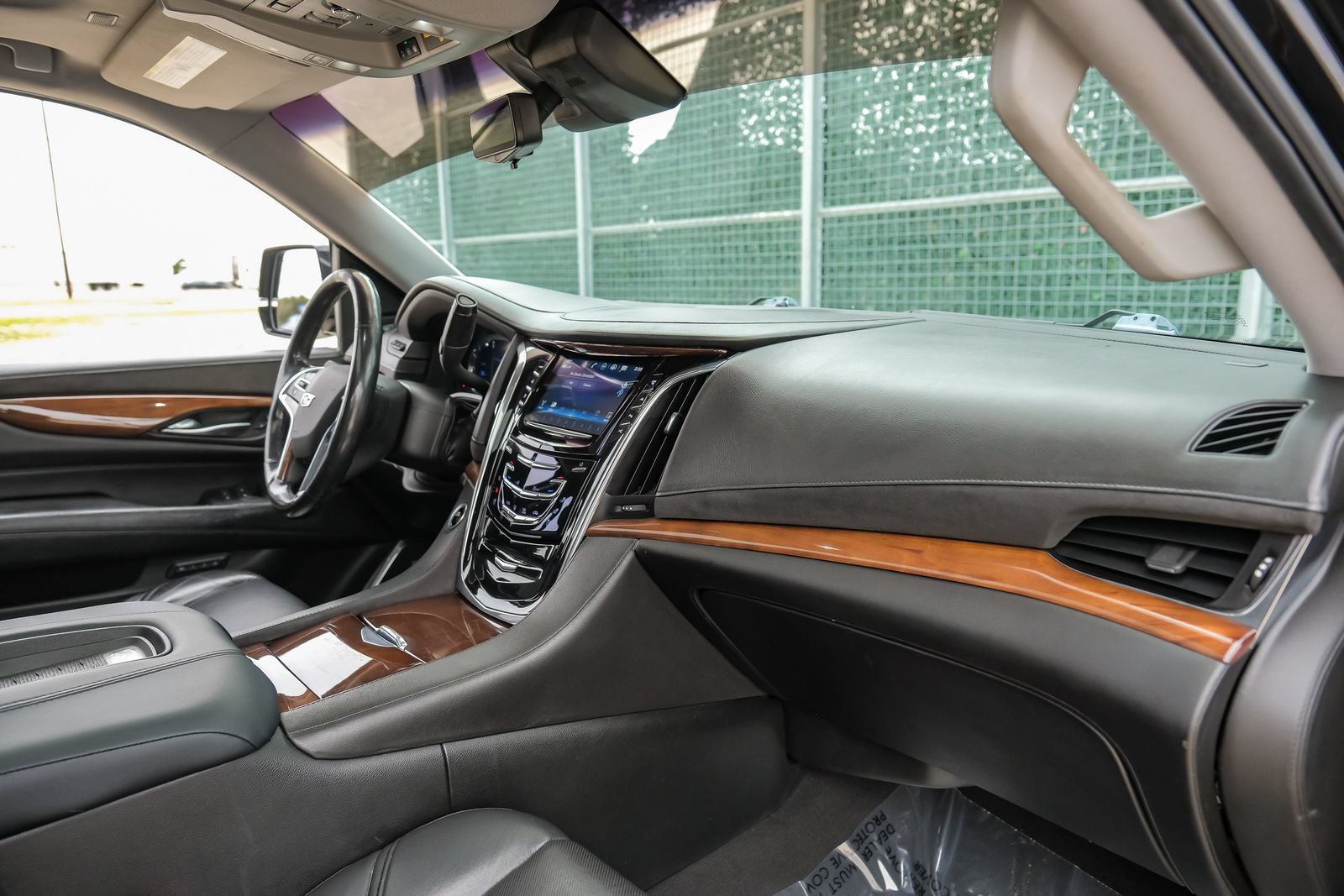 Used 2017 Cadillac Escalade ESV Luxury AWD/4WD image 15