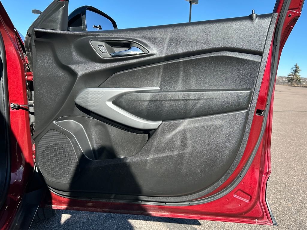 Used 2024 Chevrolet Trax RS image 30