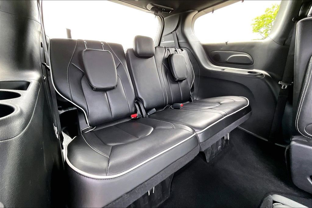 Used 2025 Chrysler Pacifica Limited FWD image 26