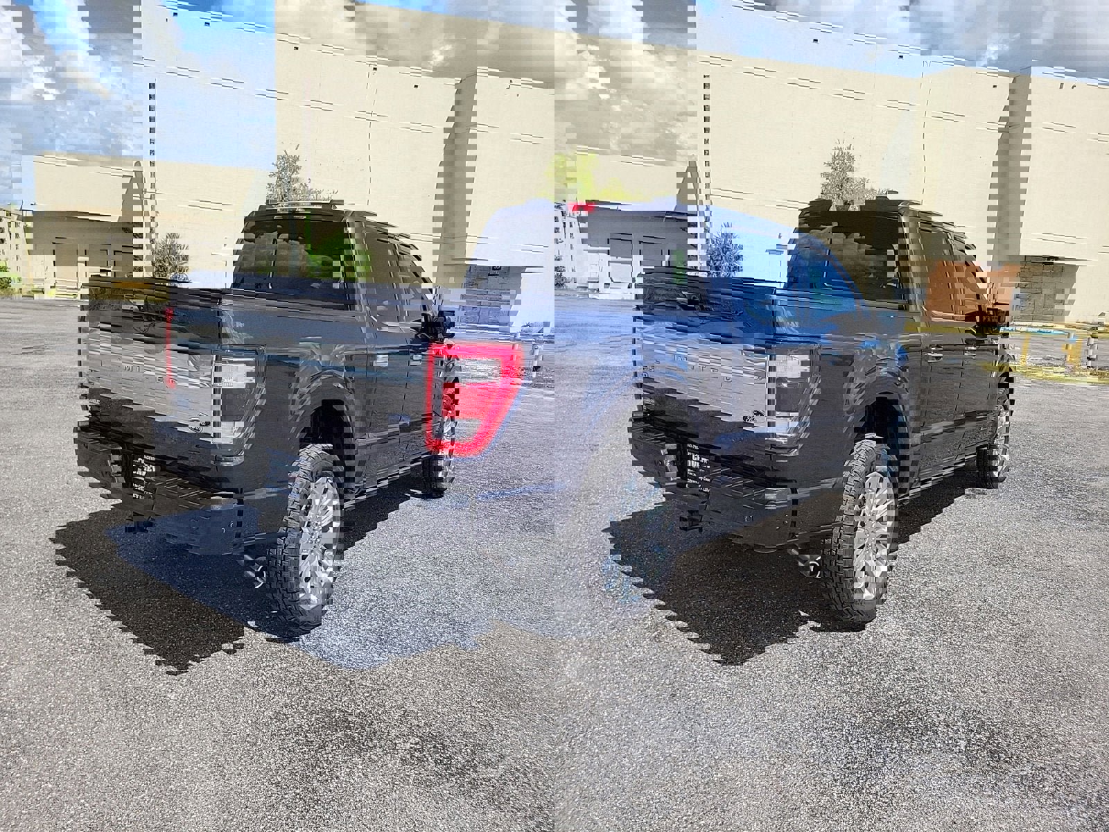 Used 2022 Ford F150 Limited image 5