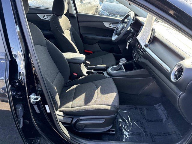 Used 2023 Kia Forte LXS image 9