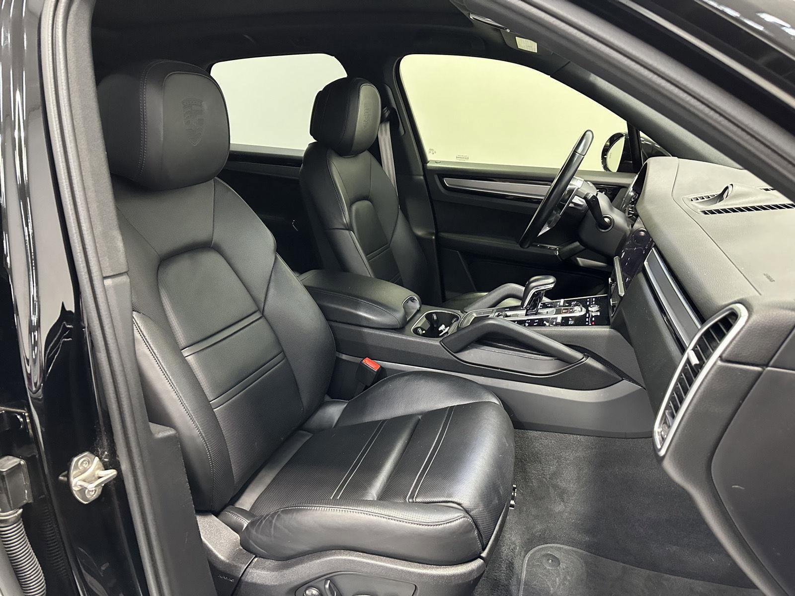 Used 2022 Porsche Cayenne Platinum Edition image 42