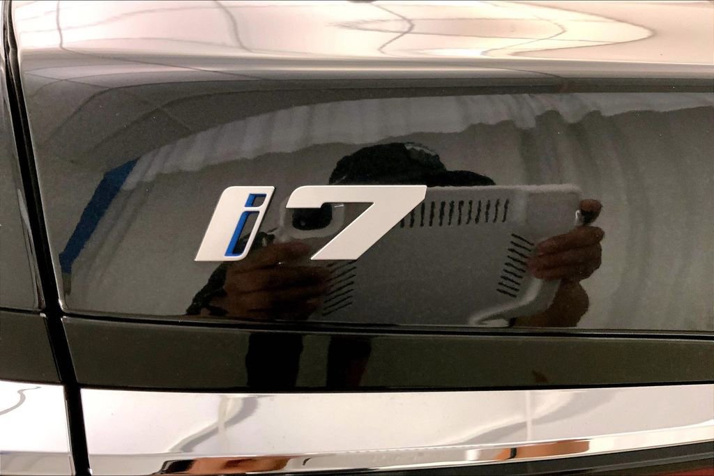 Certified 2023 BMW i7 xDrive60 AWD/4WD image 7