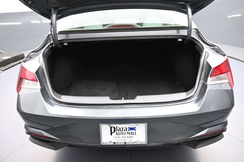 Certified 2021 Hyundai Elantra SE FWD image 21
