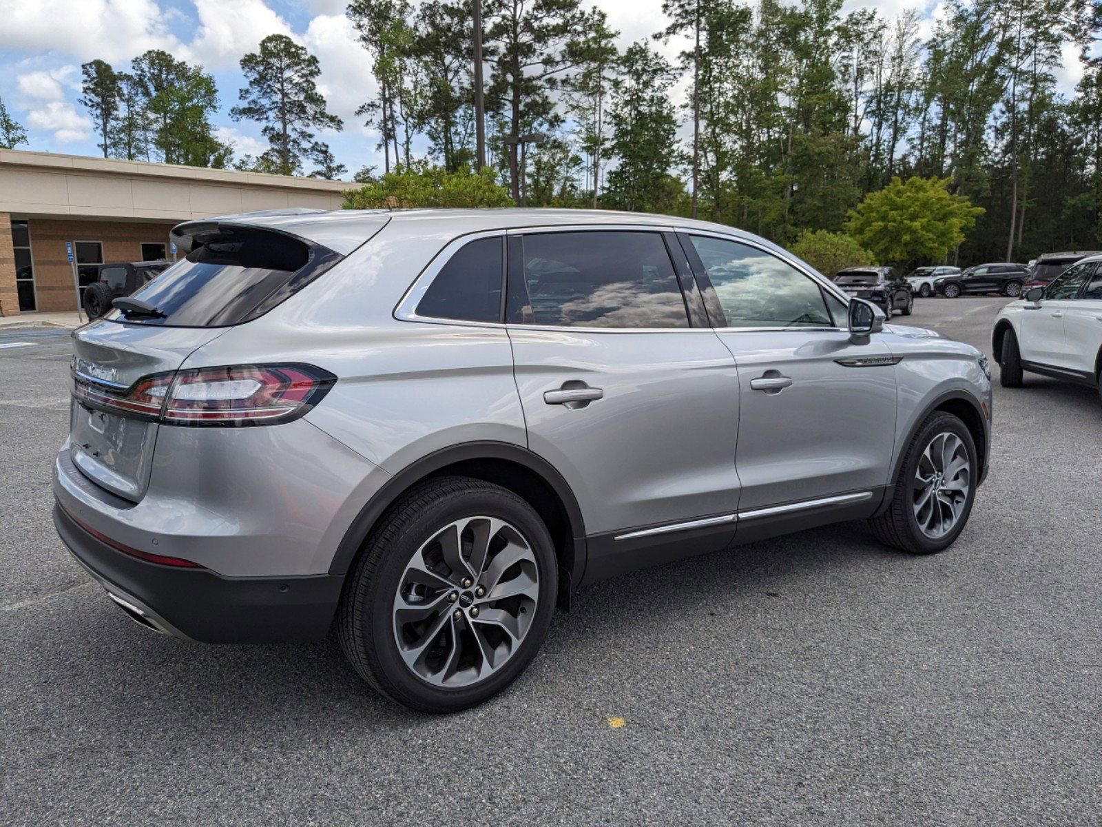 Certified 2023 Lincoln Nautilus Reserve w/ Equipment Group 201A image 5