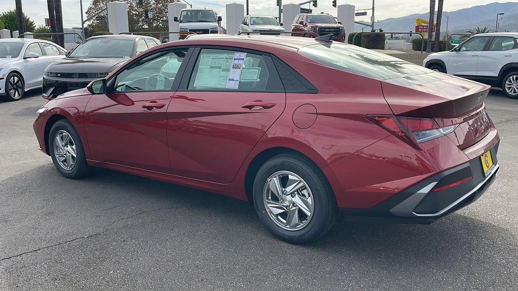 Used 2026 Hyundai Elantra SE FWD image 12