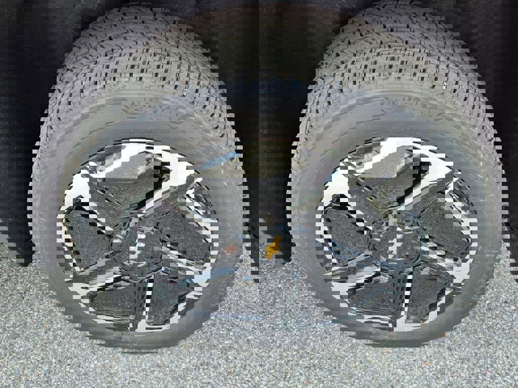 New 2026 Chevrolet Silverado EV LT image 9