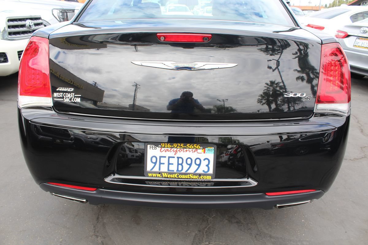 Used 2019 Chrysler 300 S AWD/4WD image 13