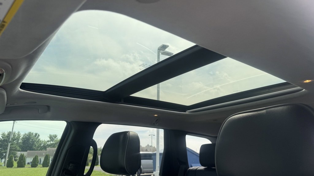 Used 2018 Jeep Cherokee Latitude Plus w/ Cold Weather Group image 29