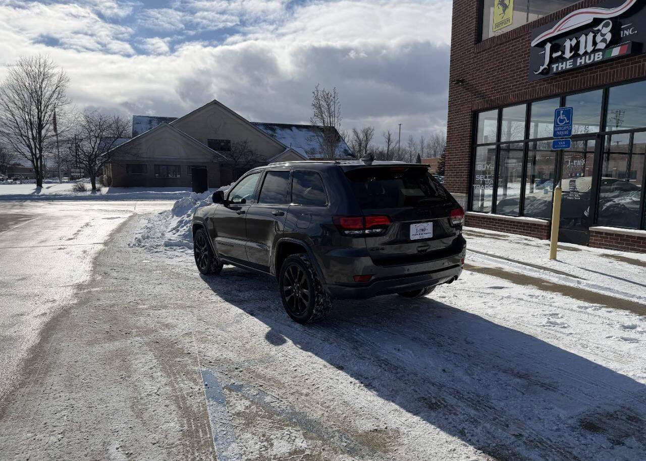 Used 2018 Jeep Grand Cherokee Altitude image 9