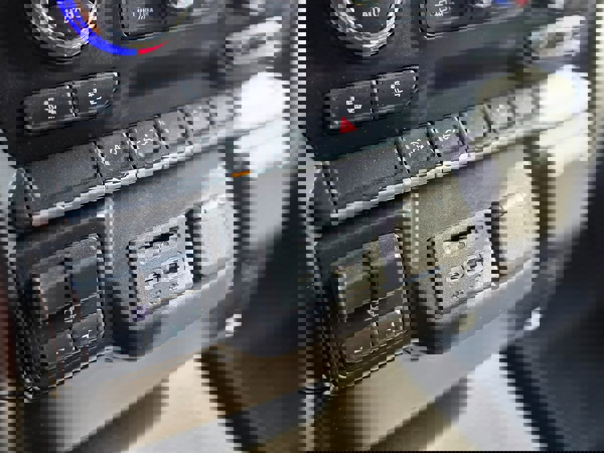 Used 2021 GMC Sierra 1500 SLT image 41