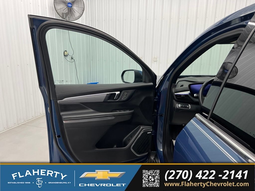 Used 2025 Buick Enclave Preferred w/ Power Package FWD image 8