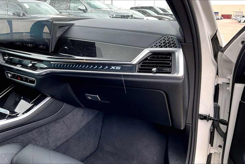 Used 2025 BMW X5 xDrive50e w/ M Sport Package image 18