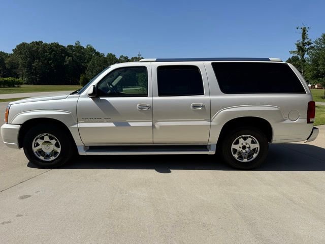 Used 2005 Cadillac Escalade ESV AWD image 2