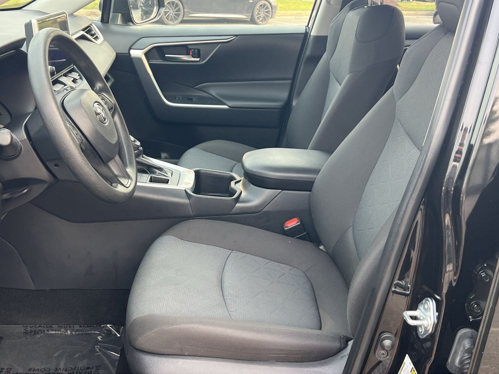 Used 2025 Toyota RAV4 XLE AWD/4WD image 13