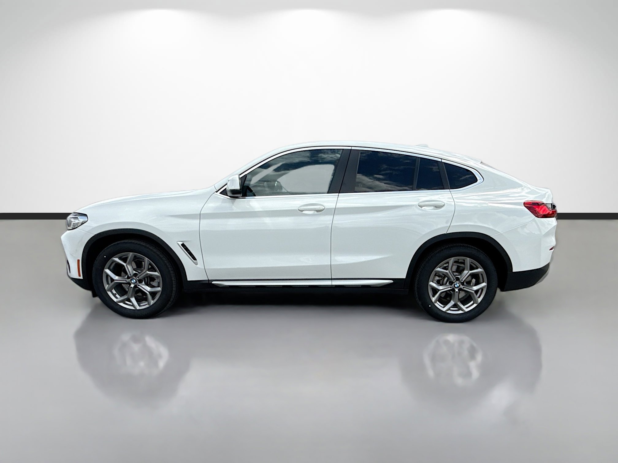 Used 2023 BMW X4 xDrive30i w/ Convenience Package AWD/4WD image 6