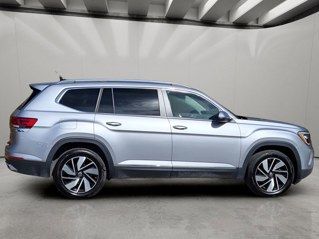 Used 2025 Volkswagen Atlas SEL AWD/4WD image 4