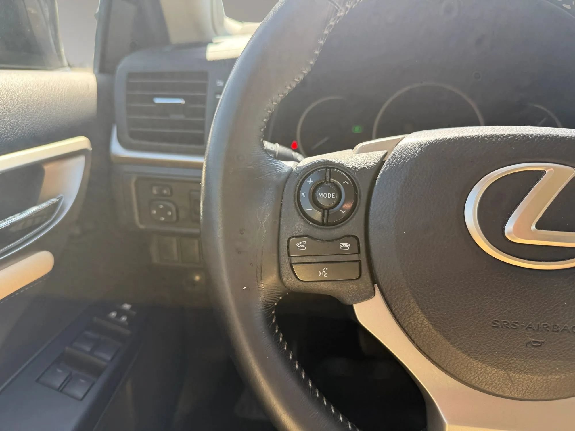 Used 2015 Lexus CT 200h w/ Navigation Package FWD image 21
