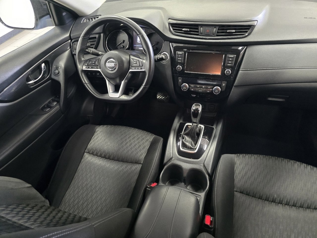 Used 2020 Nissan Rogue SV image 21