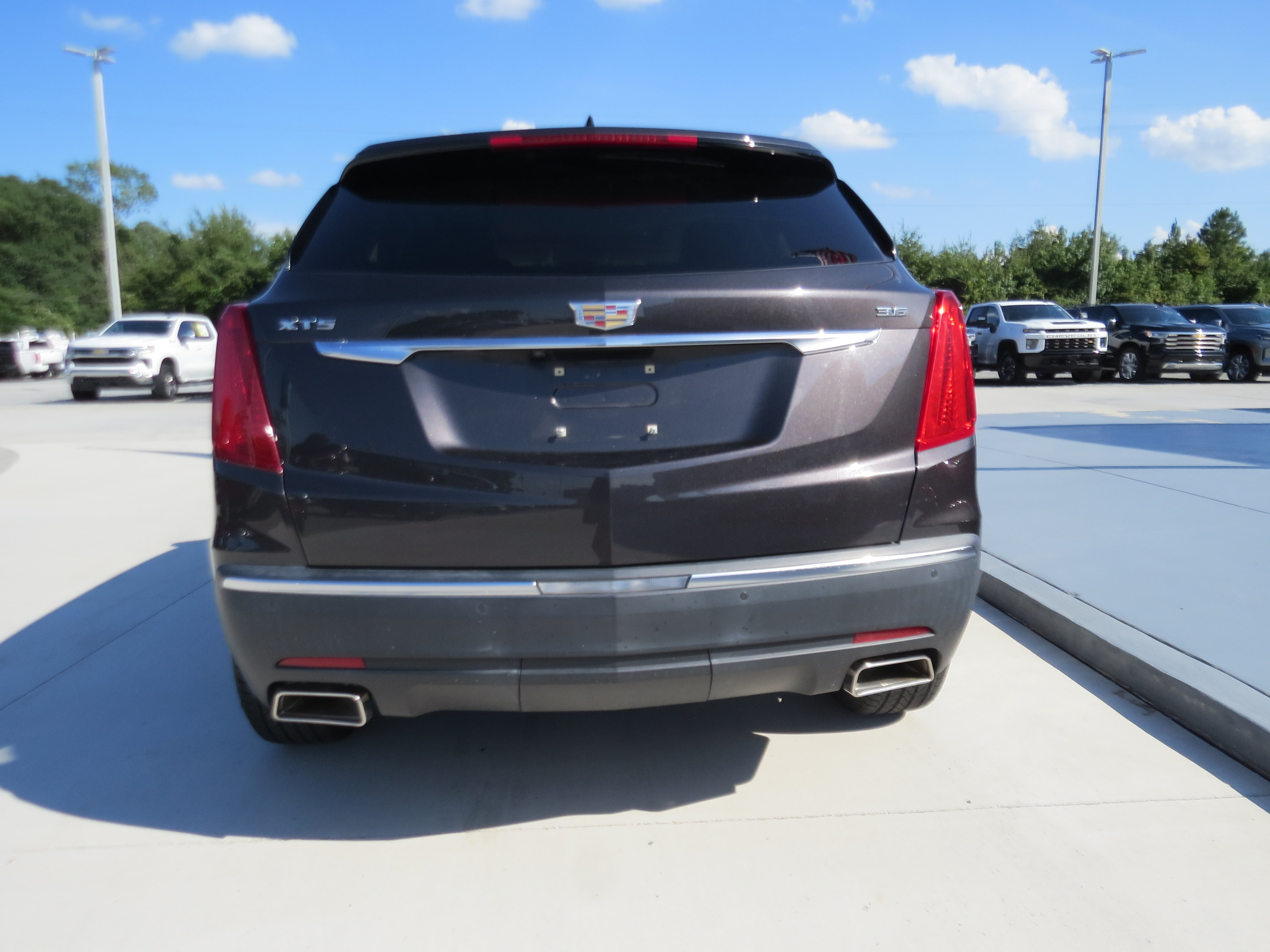 Certified 2017 Cadillac XT5 Luxury w/ Driver Awareness Package FWD image 4