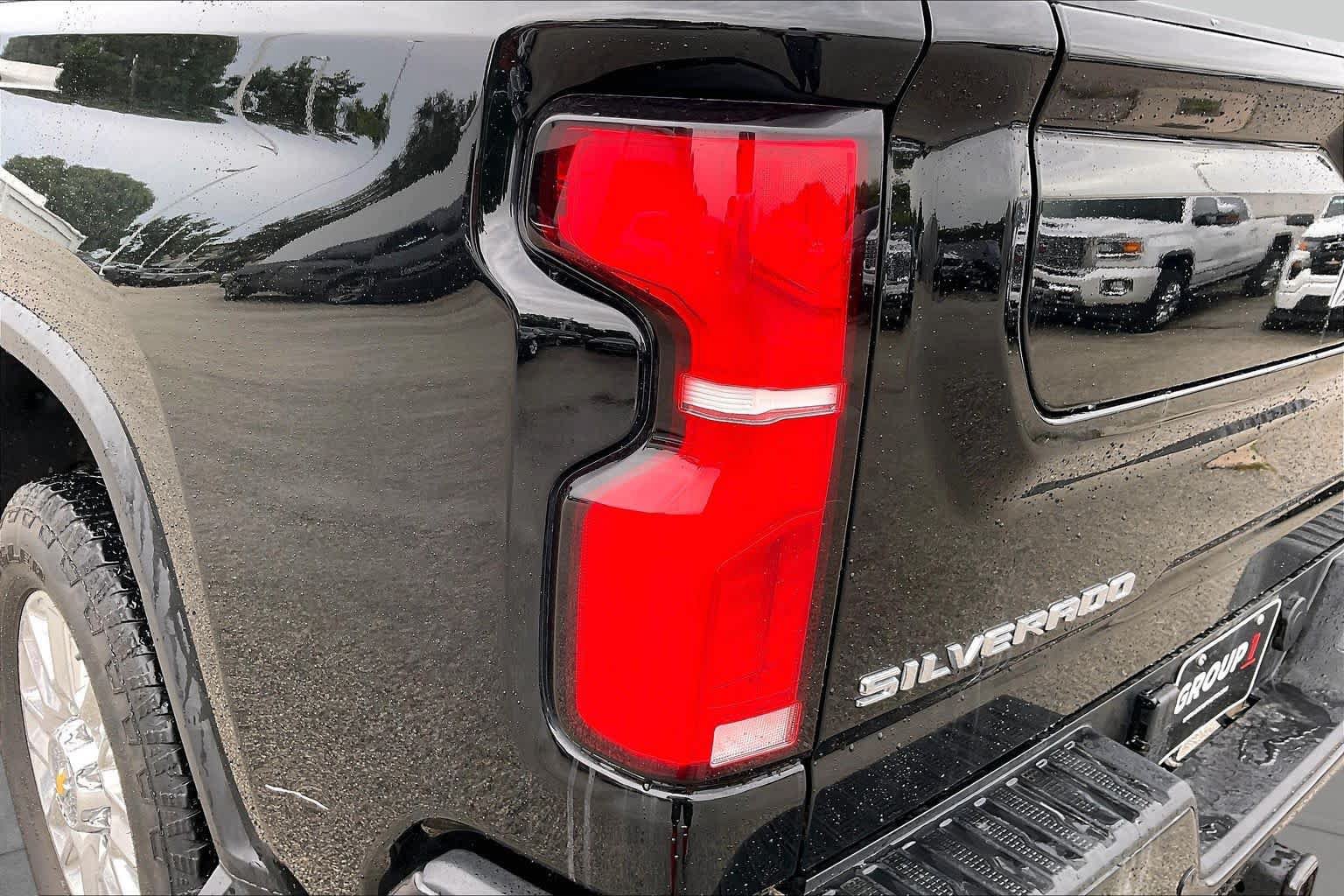 Used 2024 Chevrolet Silverado 2500 High Country w/ Technology Package AWD/4WD image 27
