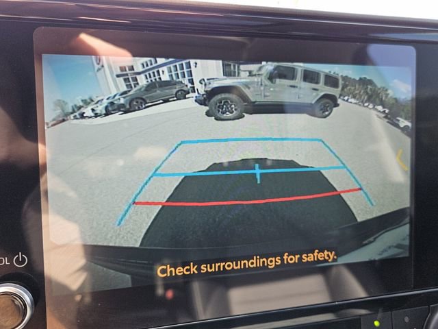 Used 2023 Toyota Highlander XLE image 9