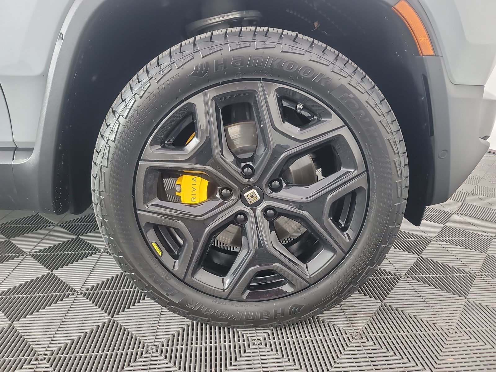 Used 2022 Rivian R1S Launch Edition Quad AWD/4WD image 11