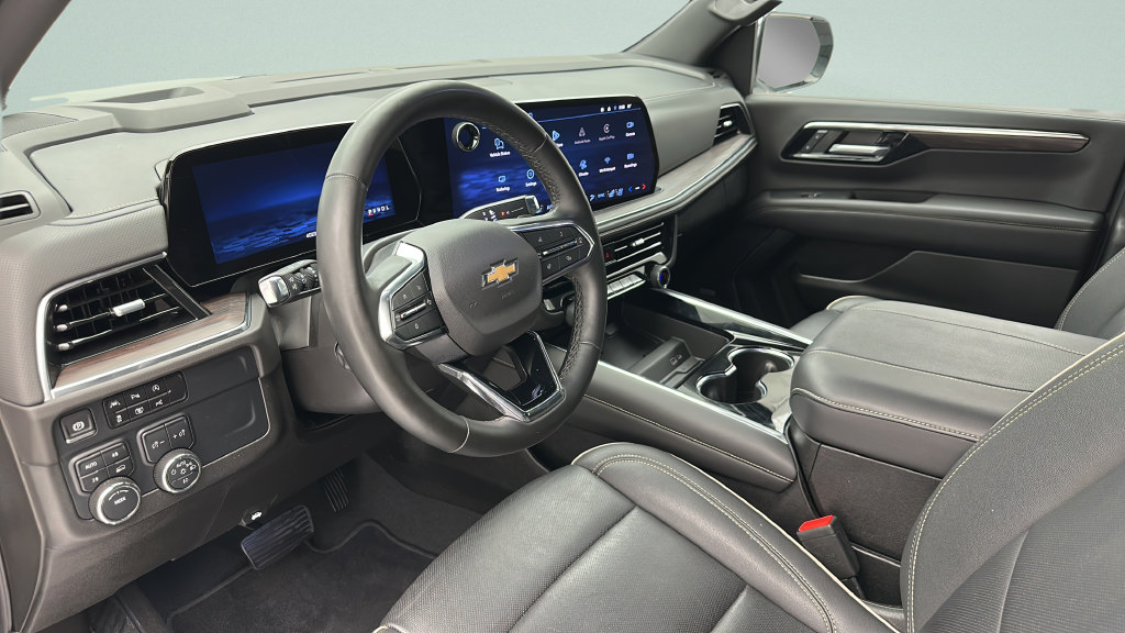 Used 2025 Chevrolet Tahoe Premier AWD/4WD image 12